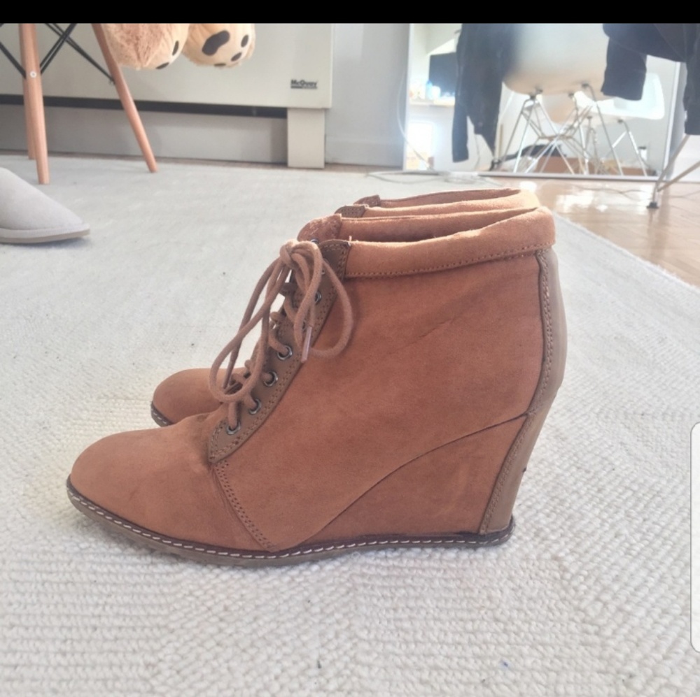 Ankle wedge boot